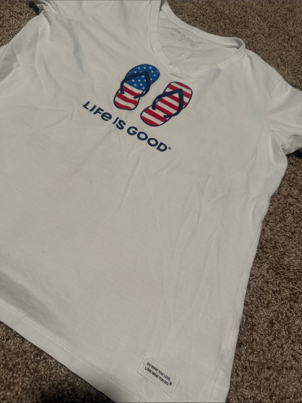 Life is Good patriotic flip flops v-neck tee (L) - EUC!